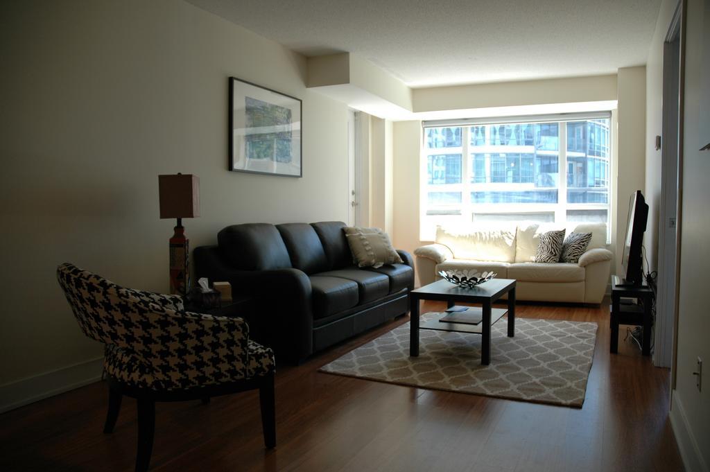 Livingsuites Toronto - 20 Blue Jays Way Dış mekan fotoğraf