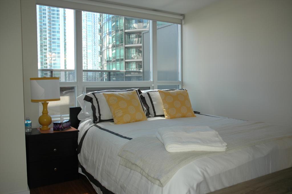 Livingsuites Toronto - 20 Blue Jays Way Dış mekan fotoğraf