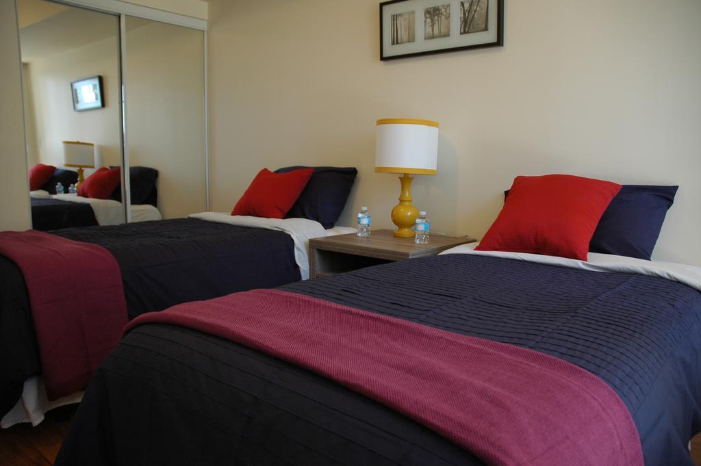 Livingsuites Toronto - 20 Blue Jays Way Dış mekan fotoğraf